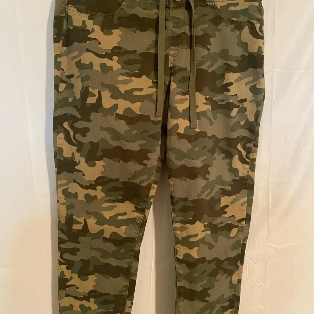 LEI Camouflage Ankle Pants Green Brown - Picture 3 of 4